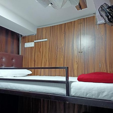 Golden View Dormitory Hotel Mumbai Exterior photo