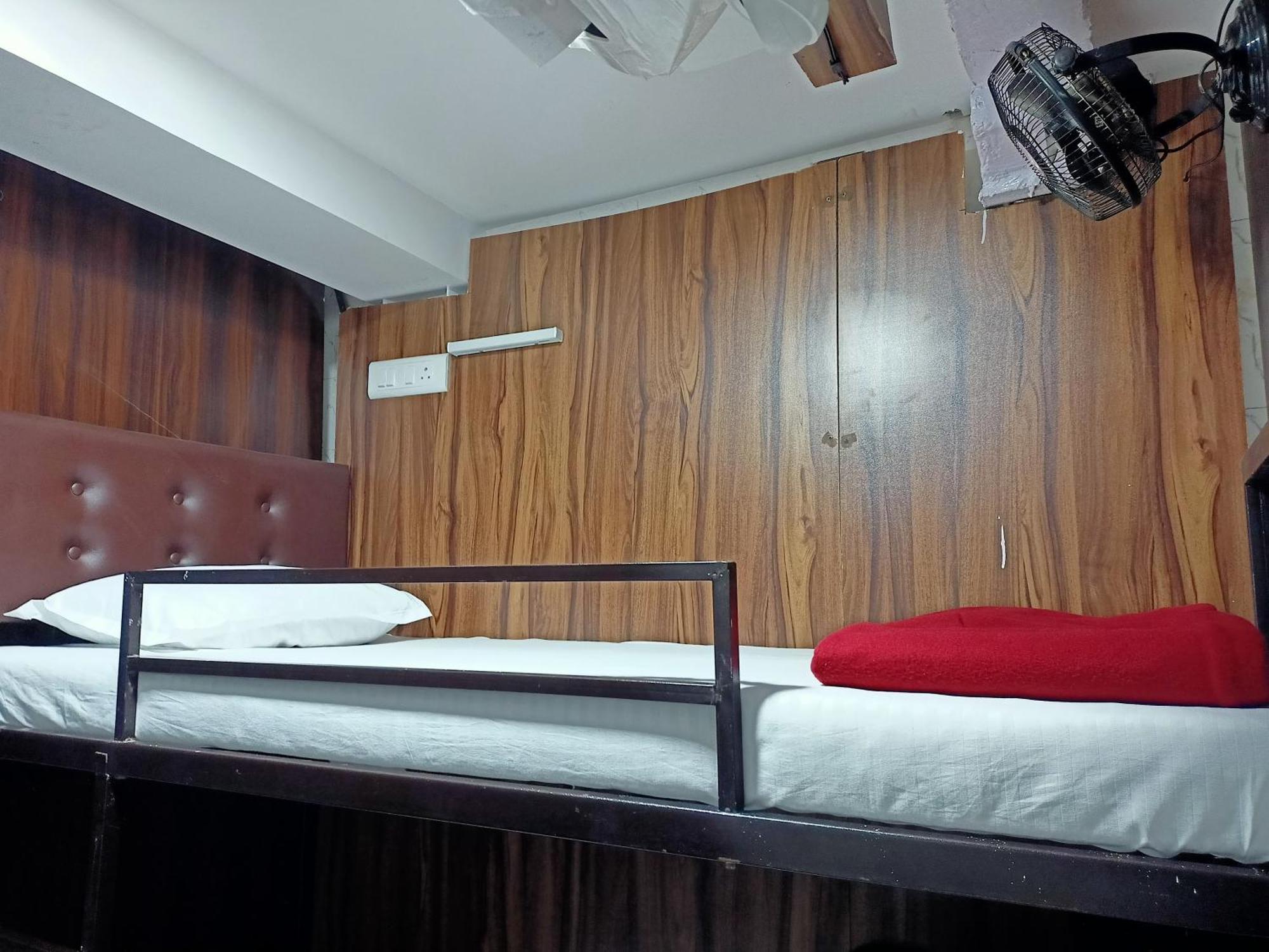 Golden View Dormitory Hotel Mumbai Exterior photo