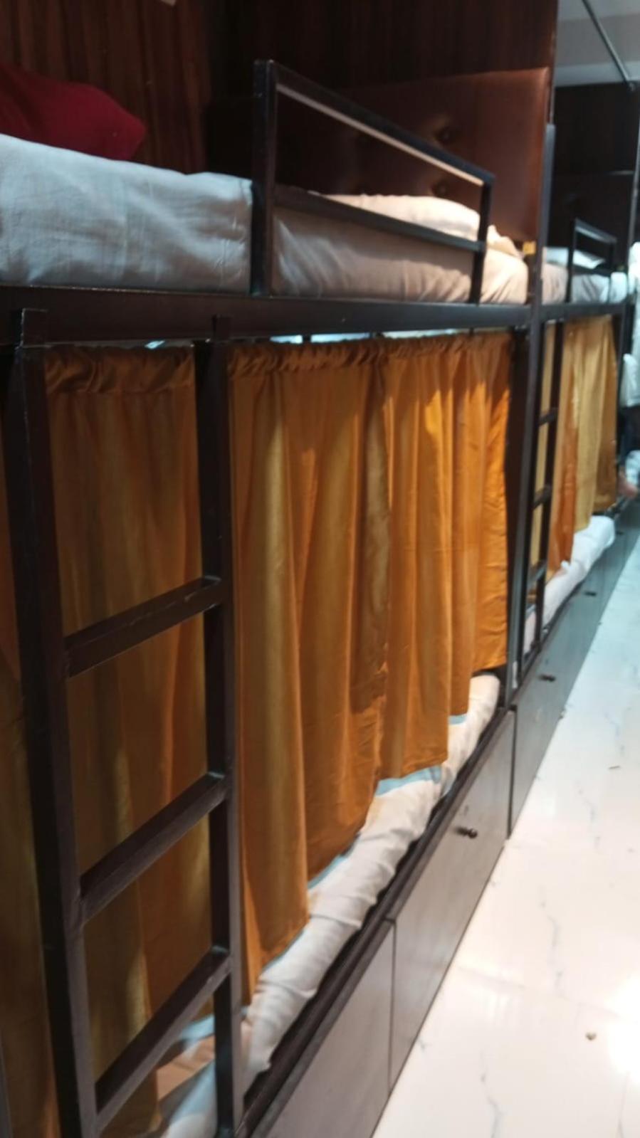 Golden View Dormitory Hotel Mumbai Exterior photo