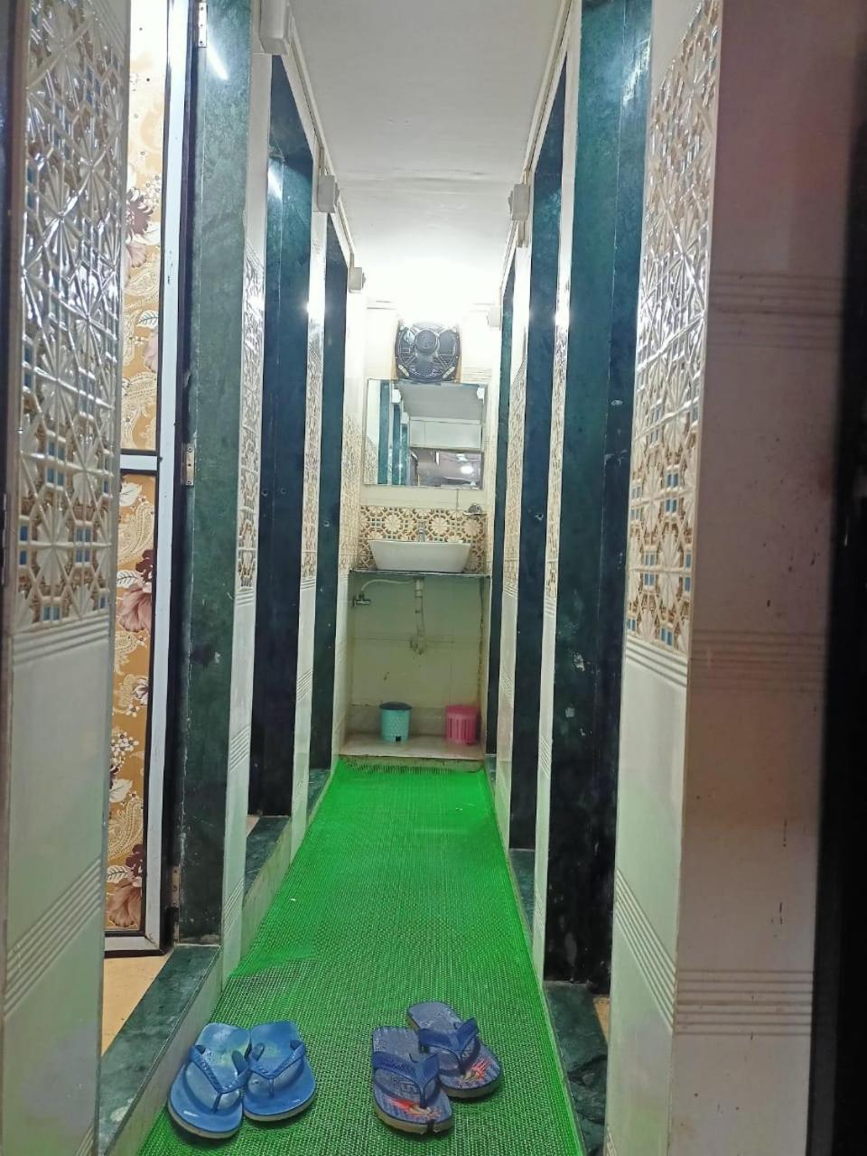 Golden View Dormitory Hotel Mumbai Exterior photo