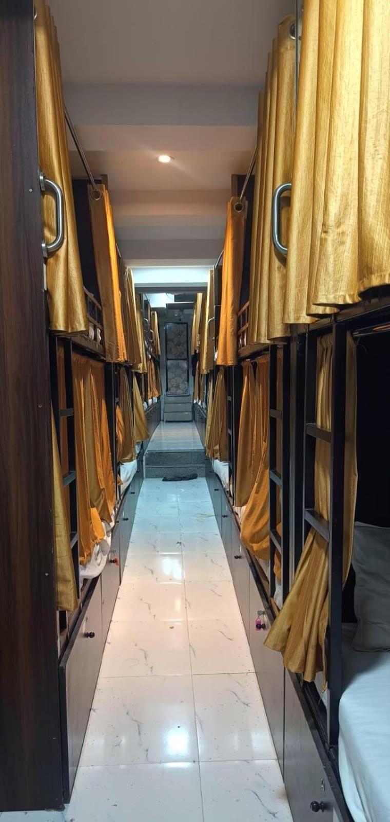 Golden View Dormitory Hotel Mumbai Exterior photo